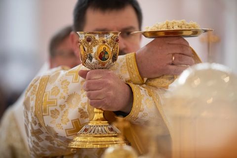 «Уступити місце Христові»: священник покликаний не привертати уваги до себе, а уприсутнювати Христа