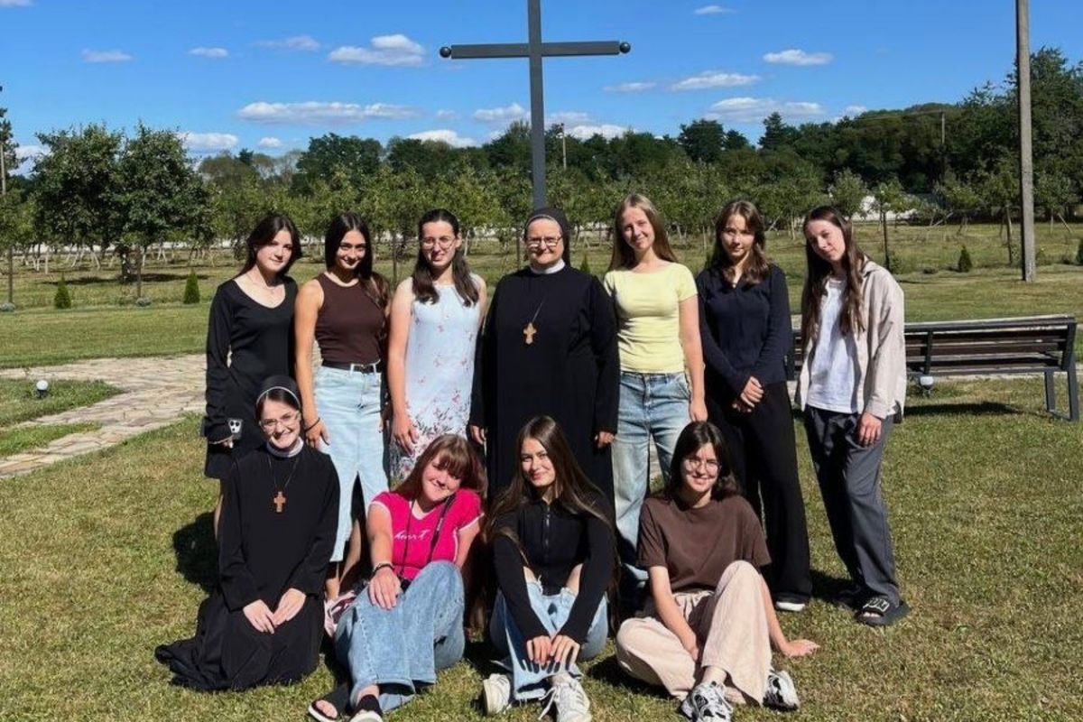 Сестри Згромадження Пресвятої родини провели реколекції для дівчат у Гошеві