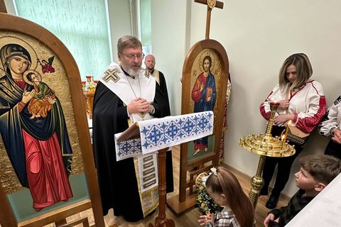 «Нікому не вдасться роз’єднати наш народ», — Глава УГКЦ освятив Український дім у Ризі