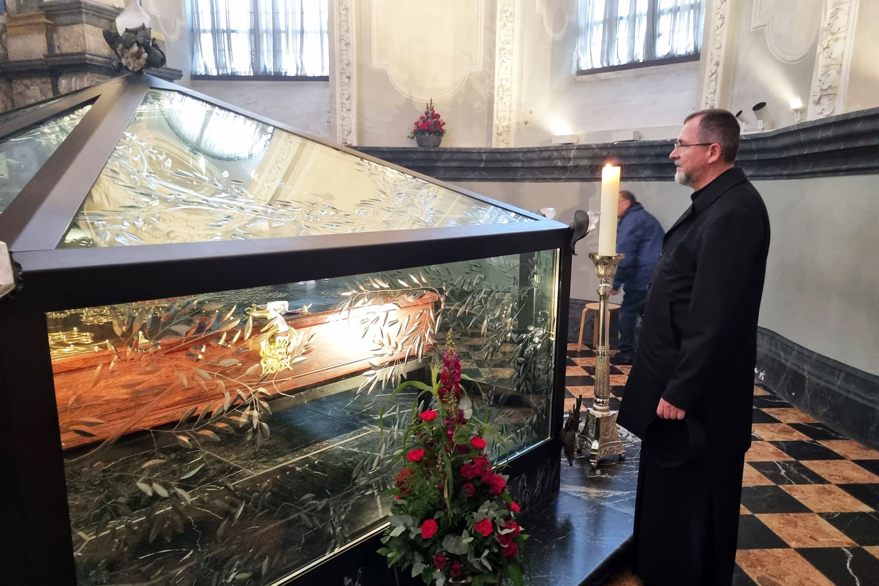 Bishop Bohdan Dziurakh venerates relics during the Days of the Holy Chiton in Germany