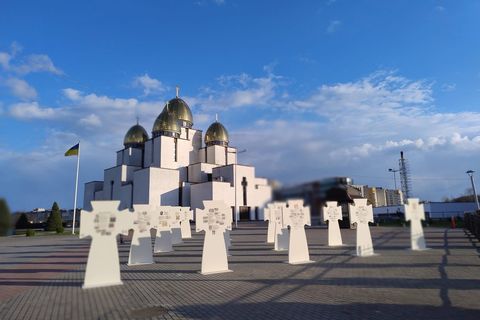 Голоси історії під відкритим небом: у Львові відкрили експозицію «Війна на знищення»