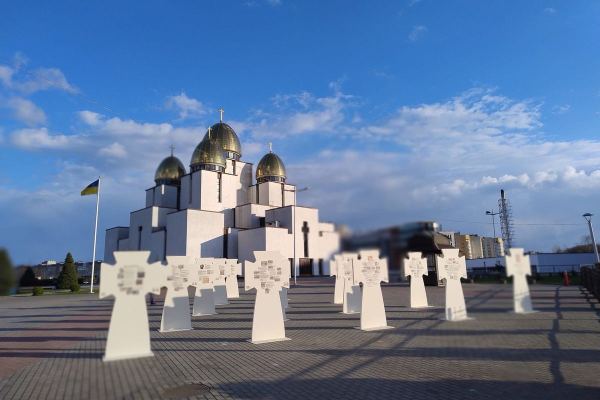 Голоси історії просто неба: у Львові відкрили експозицію «Війна на знищення»