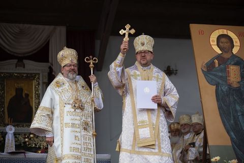 «Через Ваше служіння Господь сходить на спраглих Божої благодаті»: Глава УГКЦ привітав владику Володимира Груцу з 50-річчям