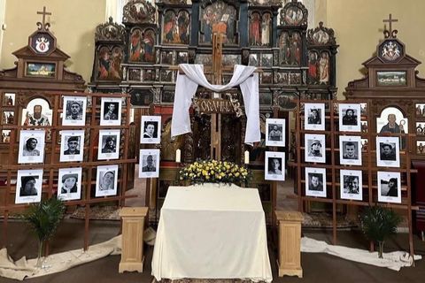 У львівському храмі поруч із Плащаницею встановили портрети загиблих військових