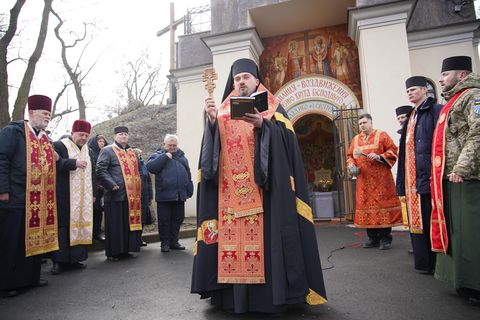 На Аскольдовій могилі в Києві освятили пам’ятну дошку Герою України Віталієві Скакуну