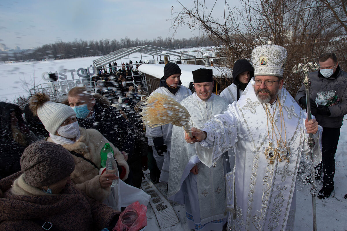 «Сьогодні Христос входить у йорданські води, щоб подарувати нам свободу від гріха», — Блаженніший Святослав на Богоявлення