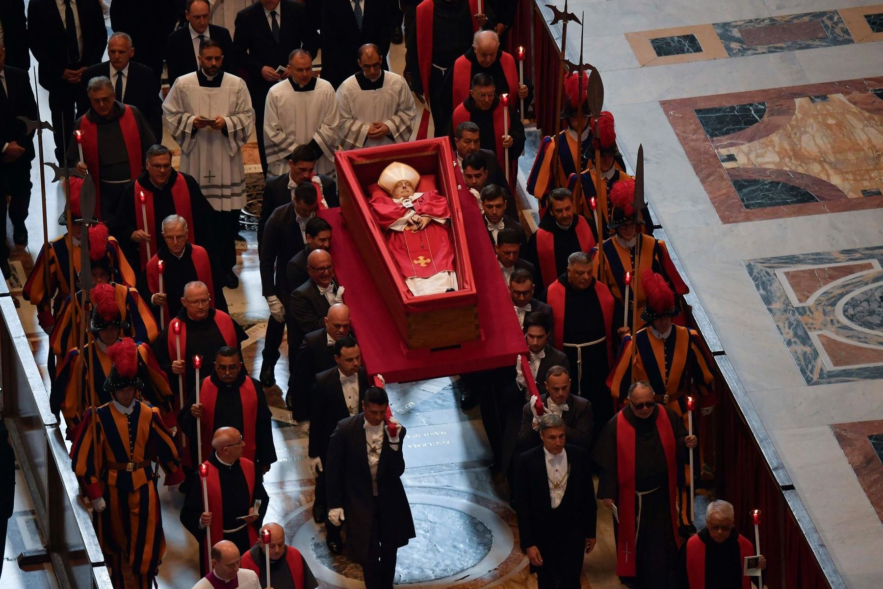 Pope Francis’ mortal remains carried to St. Peter’s Basilica