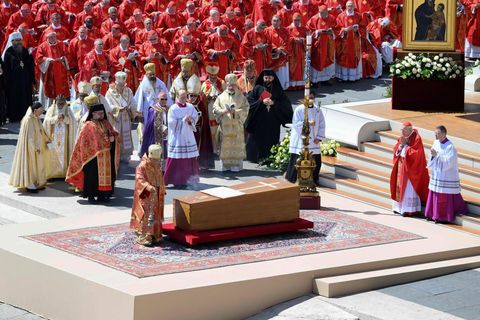 Sua Beatitudine Sviatoslav insieme alla delegazione dei vescovi della Chiesa greco-cattolica ucraina ha partecipato ai funerali di Papa Francesco