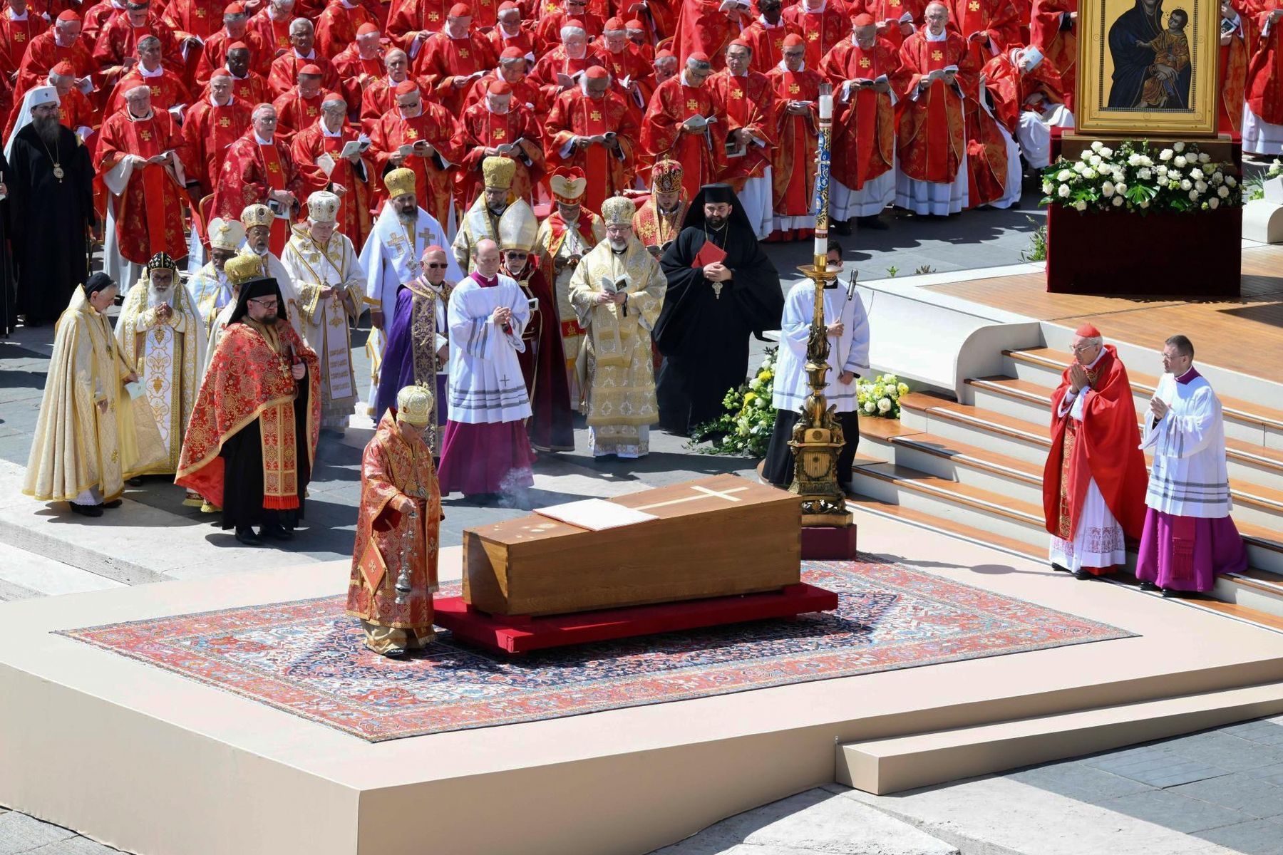Sua Beatitudine Sviatoslav insieme alla delegazione dei vescovi della Chiesa greco-cattolica ucraina ha partecipato ai funerali di Papa Francesco