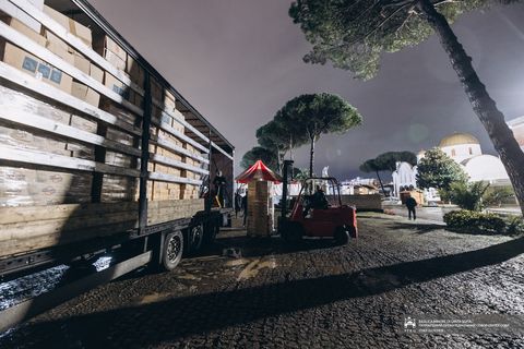 Від Патріаршого прокатедрального собору Святої Софії у Римі вирушила 143-тя вантажівка гуманітарної допомоги