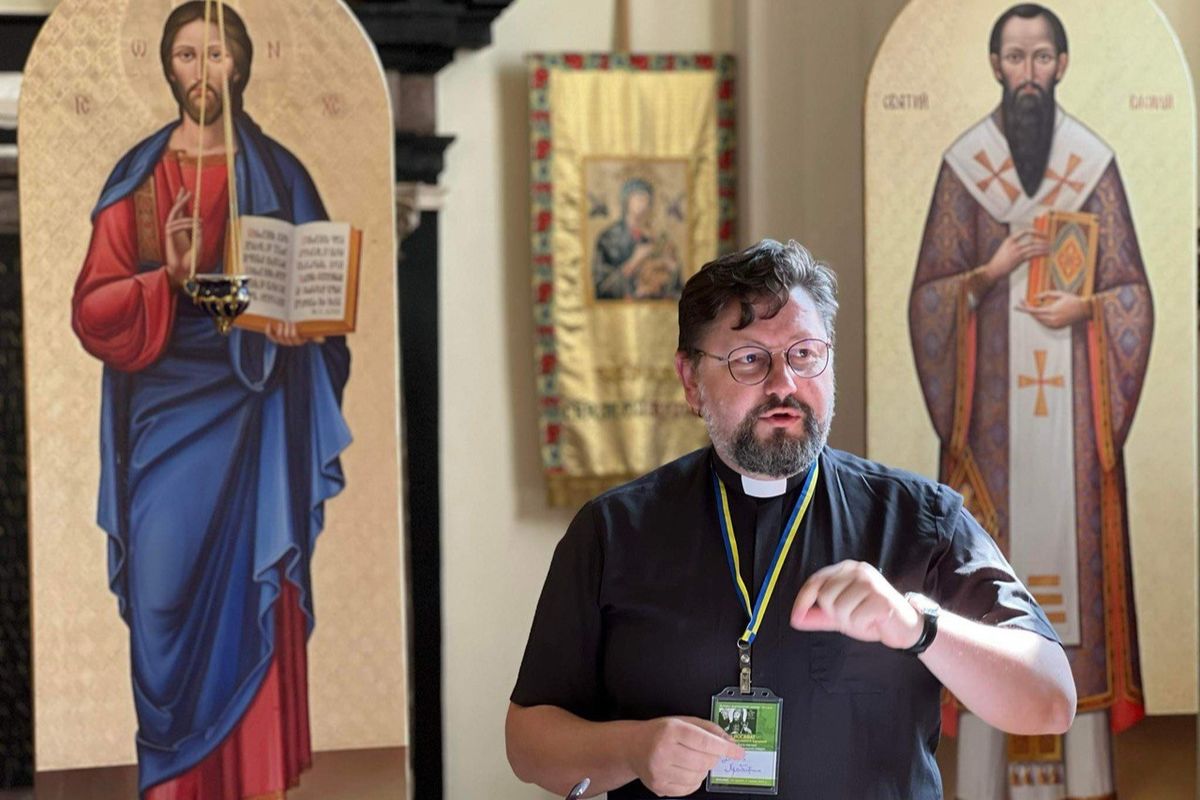 Отець Віталій Храбатин: Хтось на свою парафію йде пішки, хтось їде на авто, а я зазвичай долітаю
