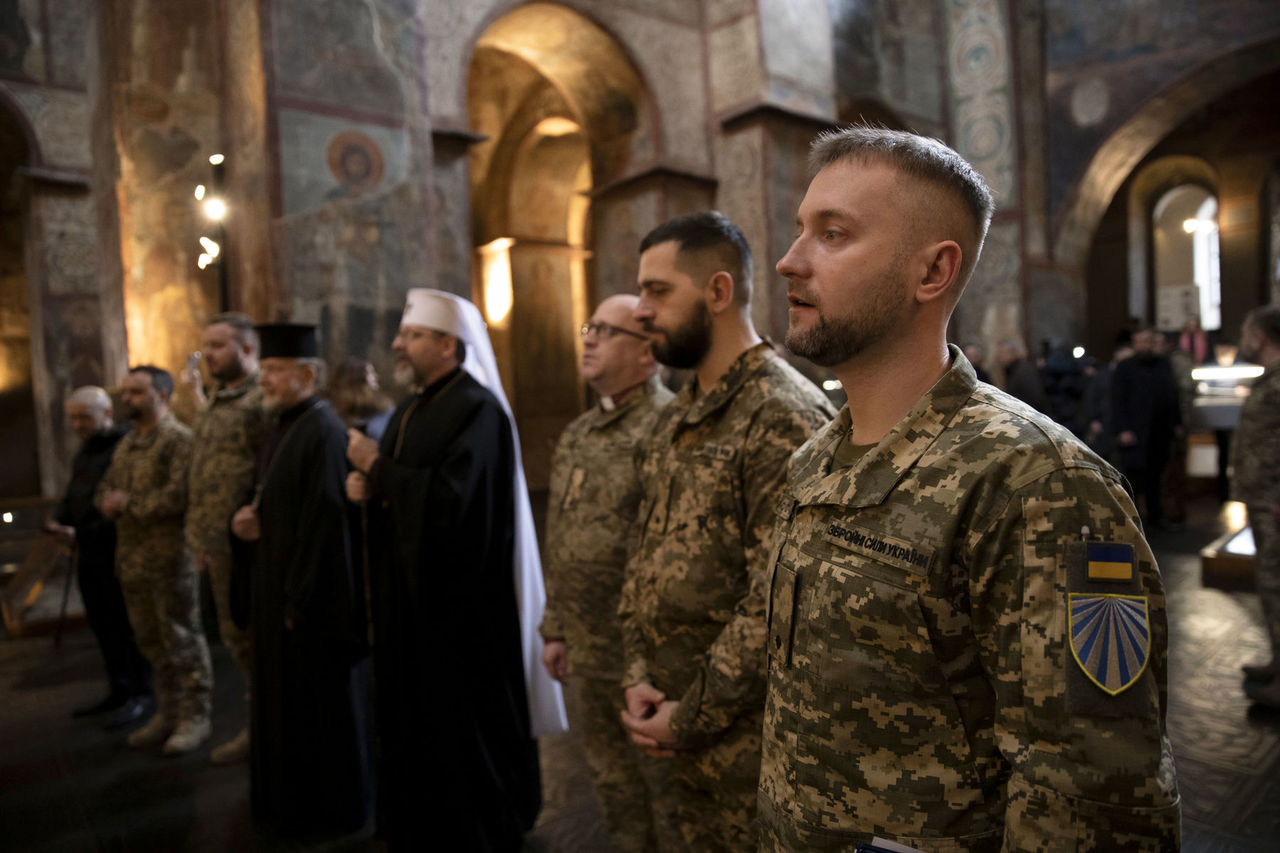 «Враховуючи популярність ЗСУ у світі, ми намагалися максимально представити Україну», — о. Ростислав Височан про військове паломництво до Люрду