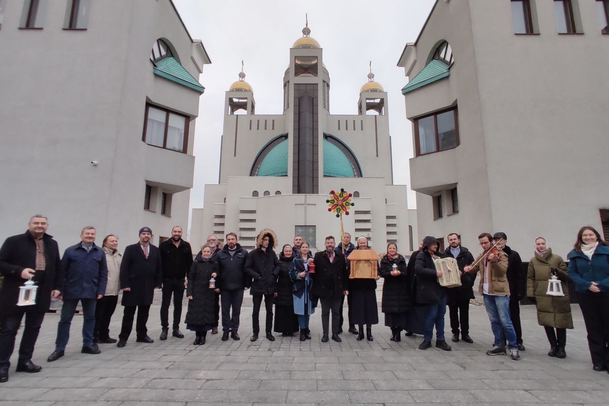 Колядка «Святкує Вкраїна, хоч в серці тривога»