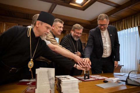 У Зарваниці відбулося погашення спеціальної поштової марки до 160-річниці народження Андрея Шептицького