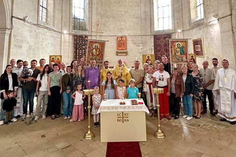 Metropolitan Borys Celebrates Divine Liturgy in Senlis on the Feast of Saints Borys and Hlib