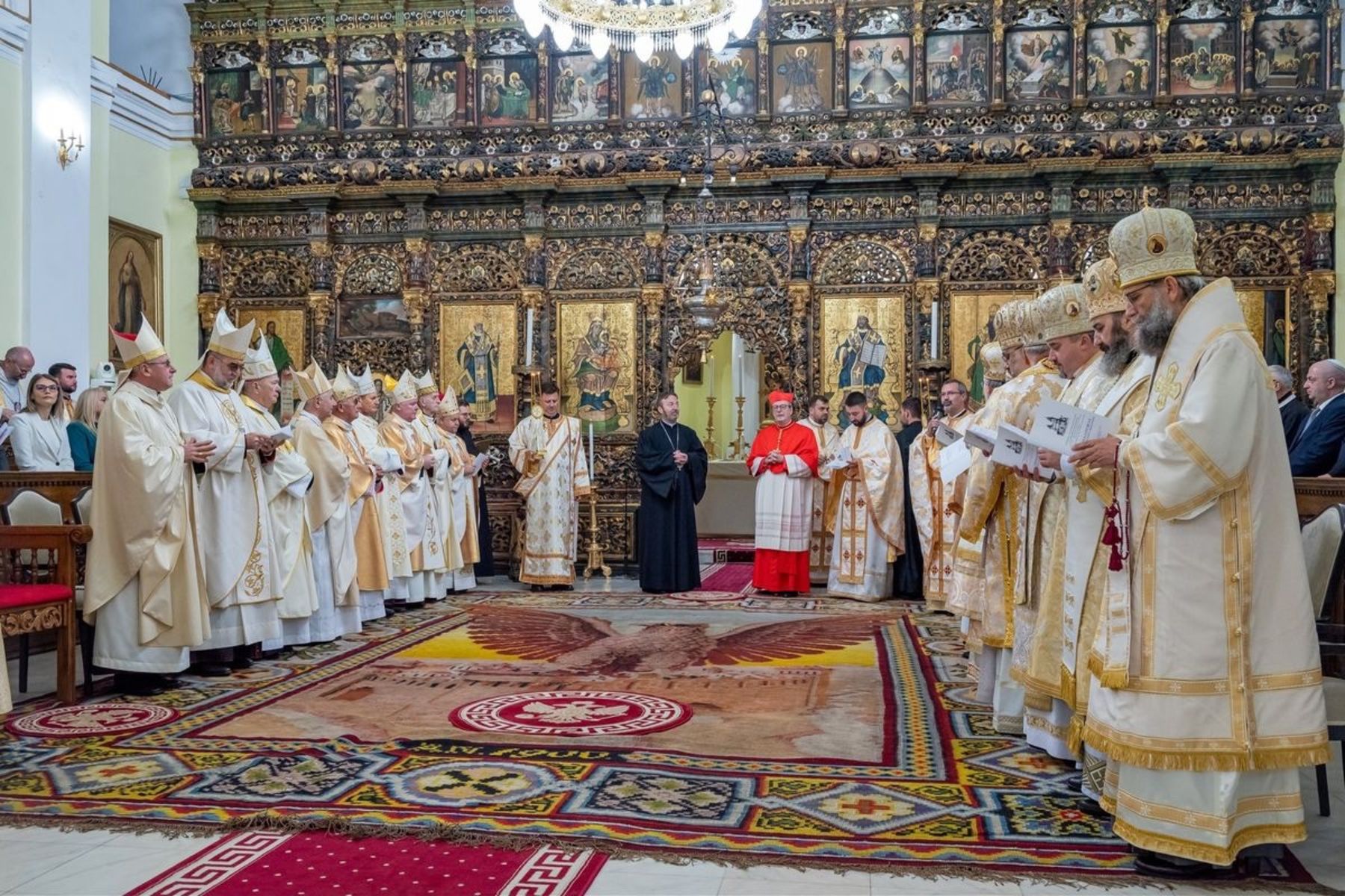 Владика Андрій Хім’як представив УГКЦ на інтронізації Глави Румунської Греко-Католицької Церкви