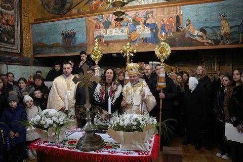 Владика Ярослав Приріз освятив відреставрований дерев’яний храм, збудований 1663 року