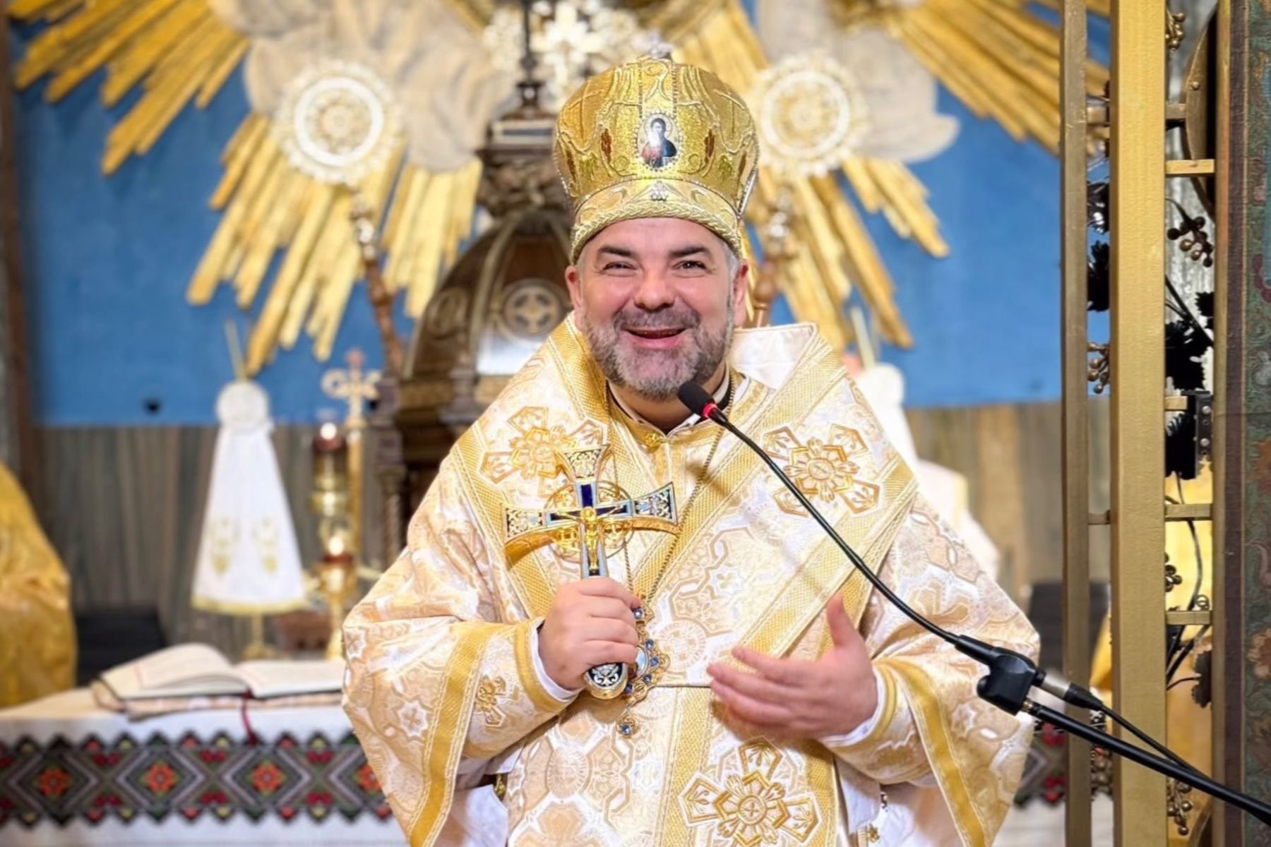 «Ви виховали сотні молодих сердець у любові до Бога і Церкви», — Глава УГКЦ привітав владику Григорія Комара з 25-річчям священства