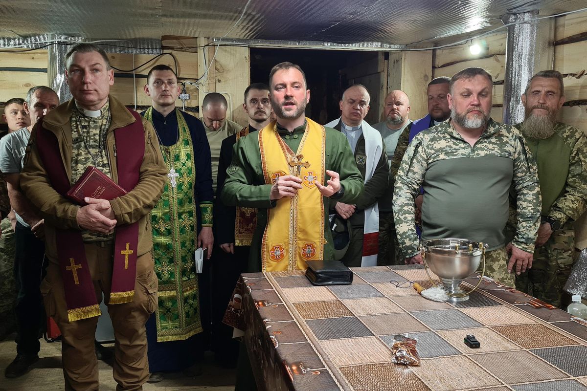 Великдень єдності: на Пасху капелани різних конфесій відвідали військових на фронті