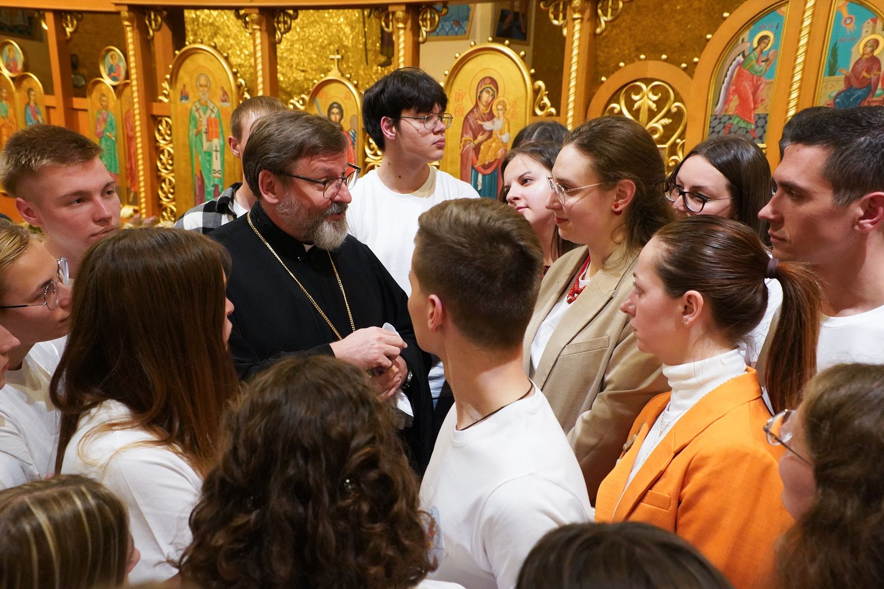 Любов до ворогів і розкол серед українців. Про що запитувала молодь у єпископів Постійного Синоду