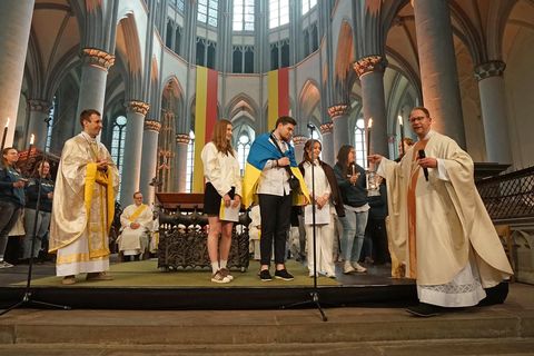 Українська молодь із Кельна передала в Україну «Світло з Альтенберґа» та зібрала кошти на зарядну станцію