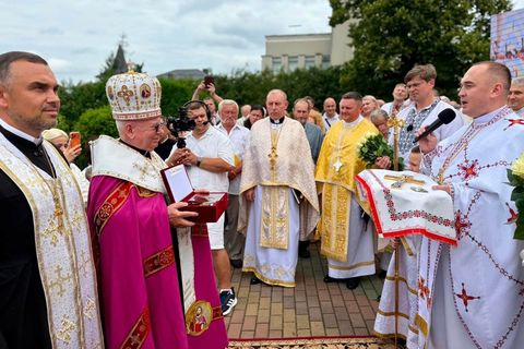 Владика Іриней Білик передав мощі святого Івана Хрестителя до Калуської парафії