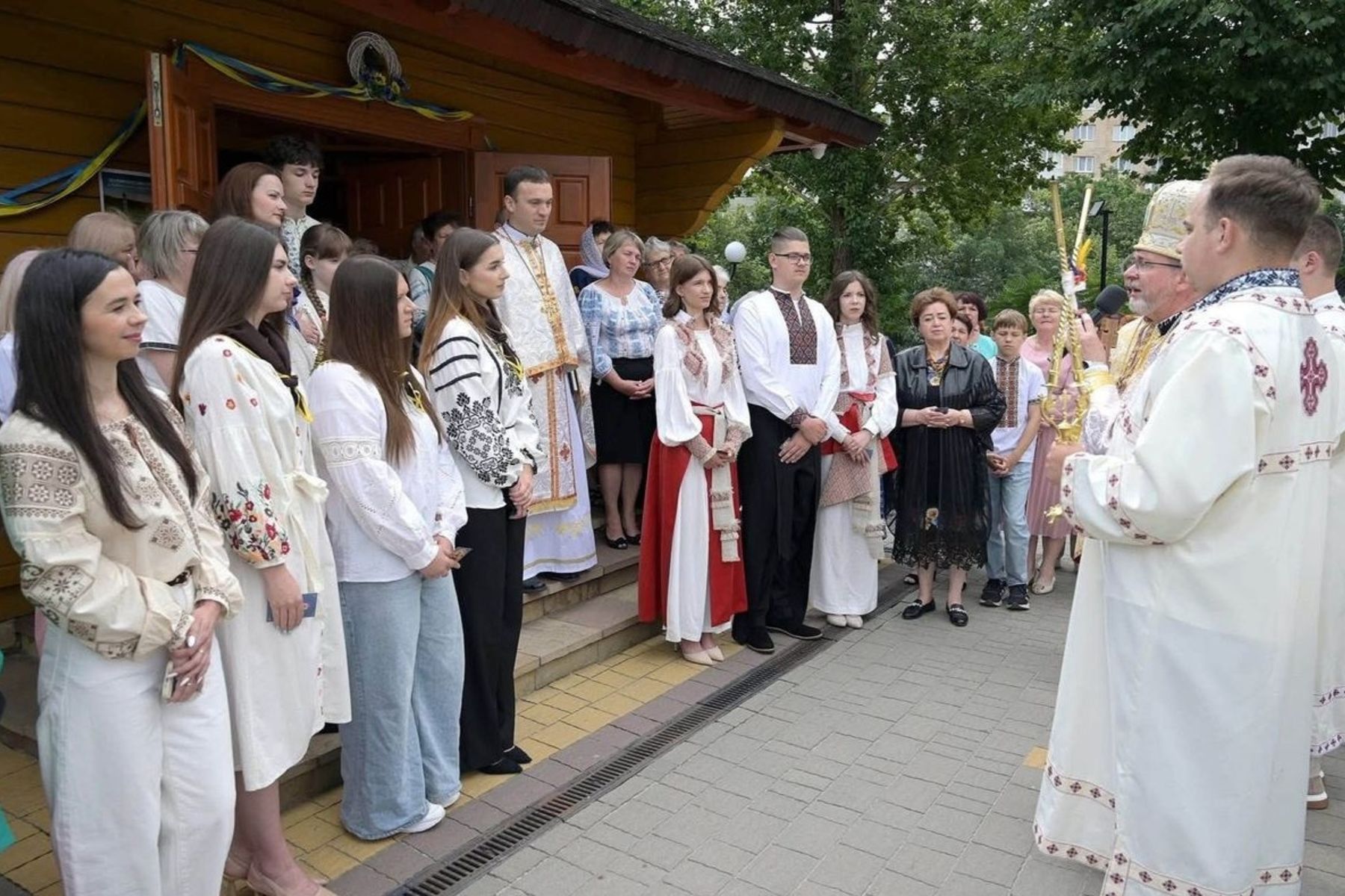 Від Зарваниці до Тернополя, Івано-Франківська та Коломиї: владики Синоду Єпископів УГКЦ молилися разом із парафіяльними громадами
