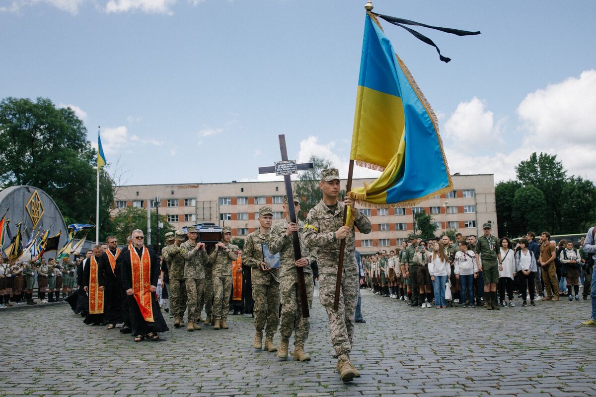 Колискова для сина і «Христос воскрес»: у Львові похоронили Артема Димида