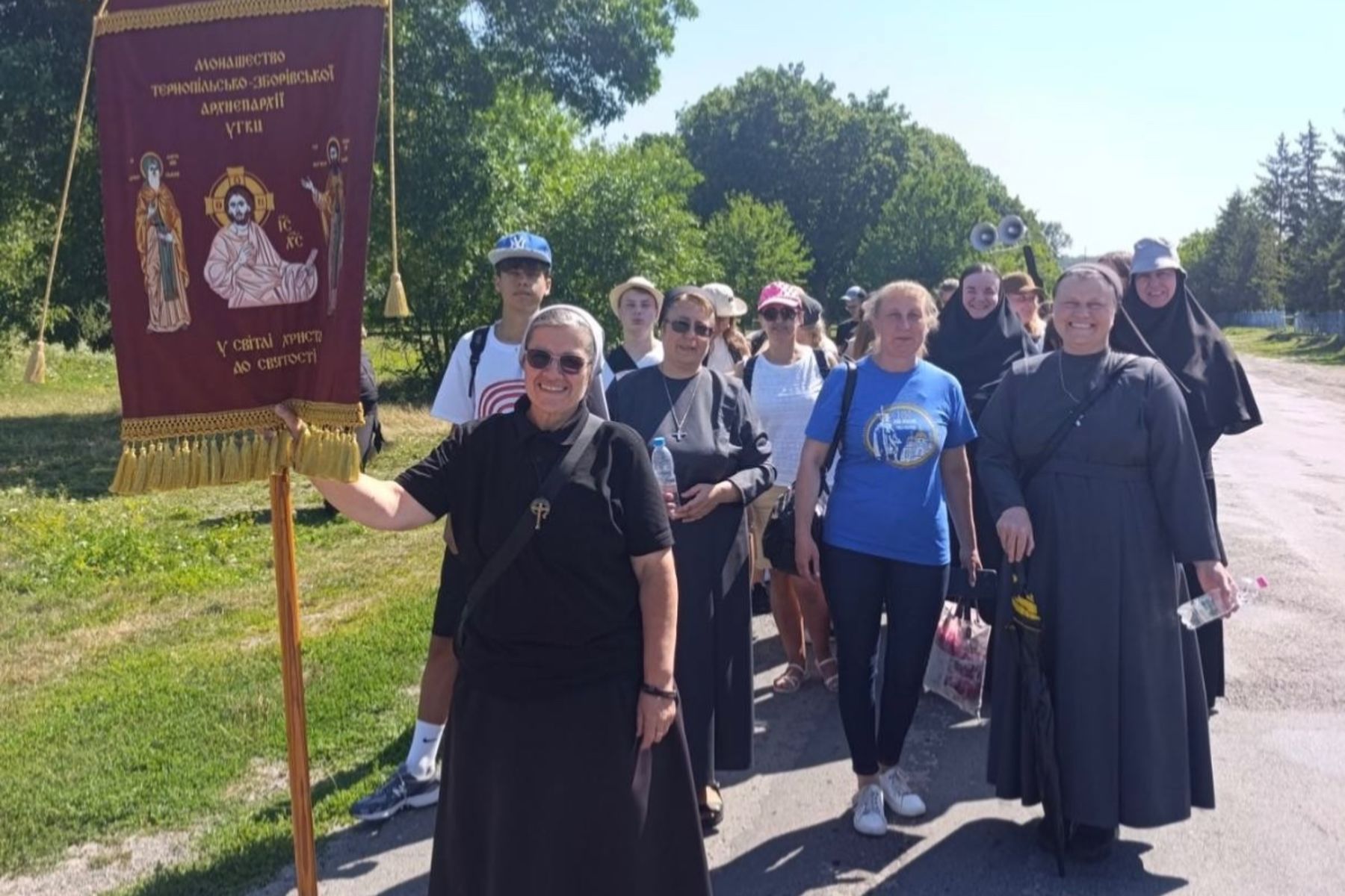 Молодь і монашество Тернопільсько-Зборівської архиєпархії здійснили прощу до Зарваниці