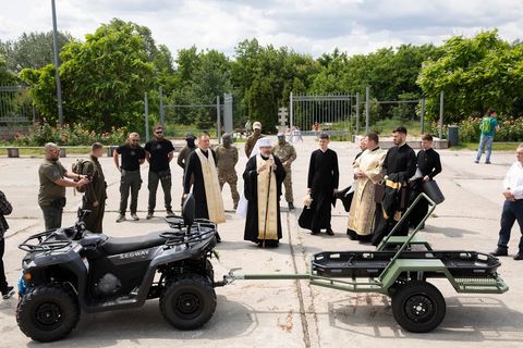 Парафіяни Патріаршого собору придбали евакуаційний комплекс для порятунку поранених військових